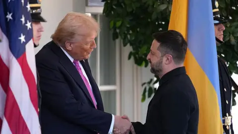 Zelensky's Cautious Diplomacy: No Commitment on Tomahawk Missiles from Trump
