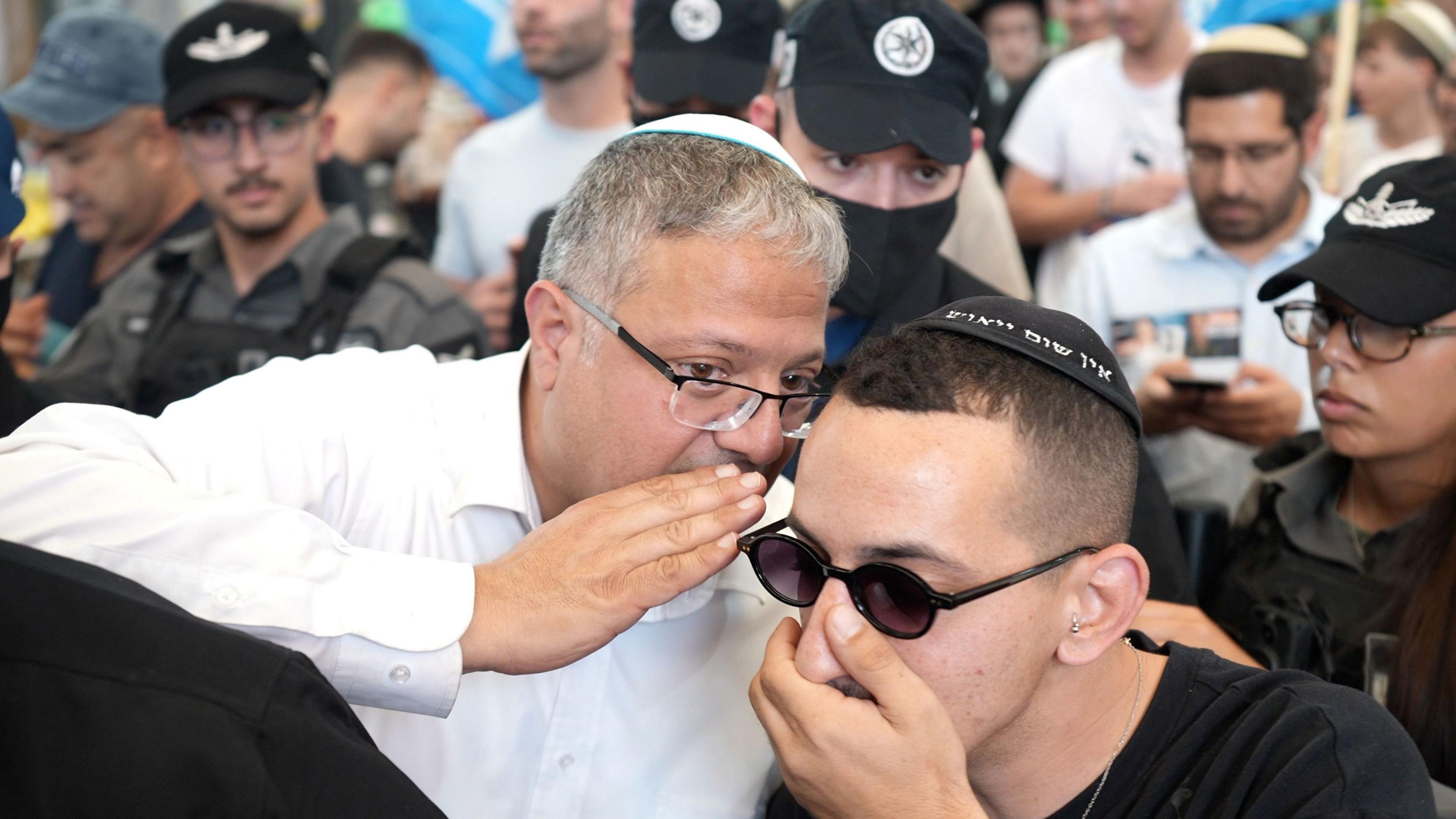 Ben Gvir speaking to a crowd in Ramle market