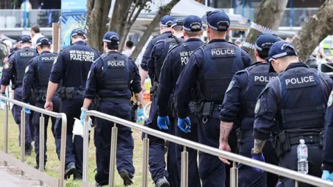 NSW Premier Defends Police Response Amid Criticism of Bondi Beach Shooting