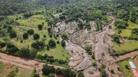 Tragic Landslide in Kenya Claims 21 Lives Amid Ongoing Flooding