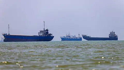 Iran Re‑Closes Strait of Hormuz Amid Israel‑Lebanon Tensions