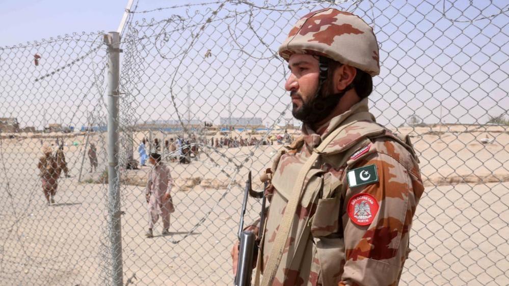 Afghan Taliban Strike Pakistani Border After Air Raid Amid Rising Tensions