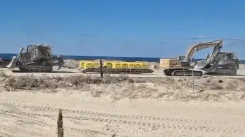 Netanyahu Navigates Israel's New 'Yellow Line' in Gaza Amidst Tightrope of Expectations