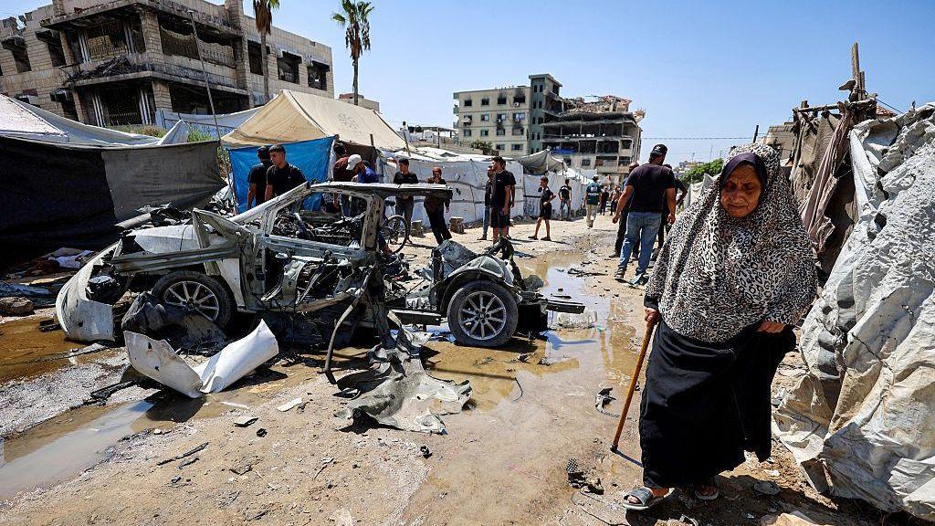 Israel Captures Senior Hamas Officer Amid Bombardments That Killed Three in Gaza