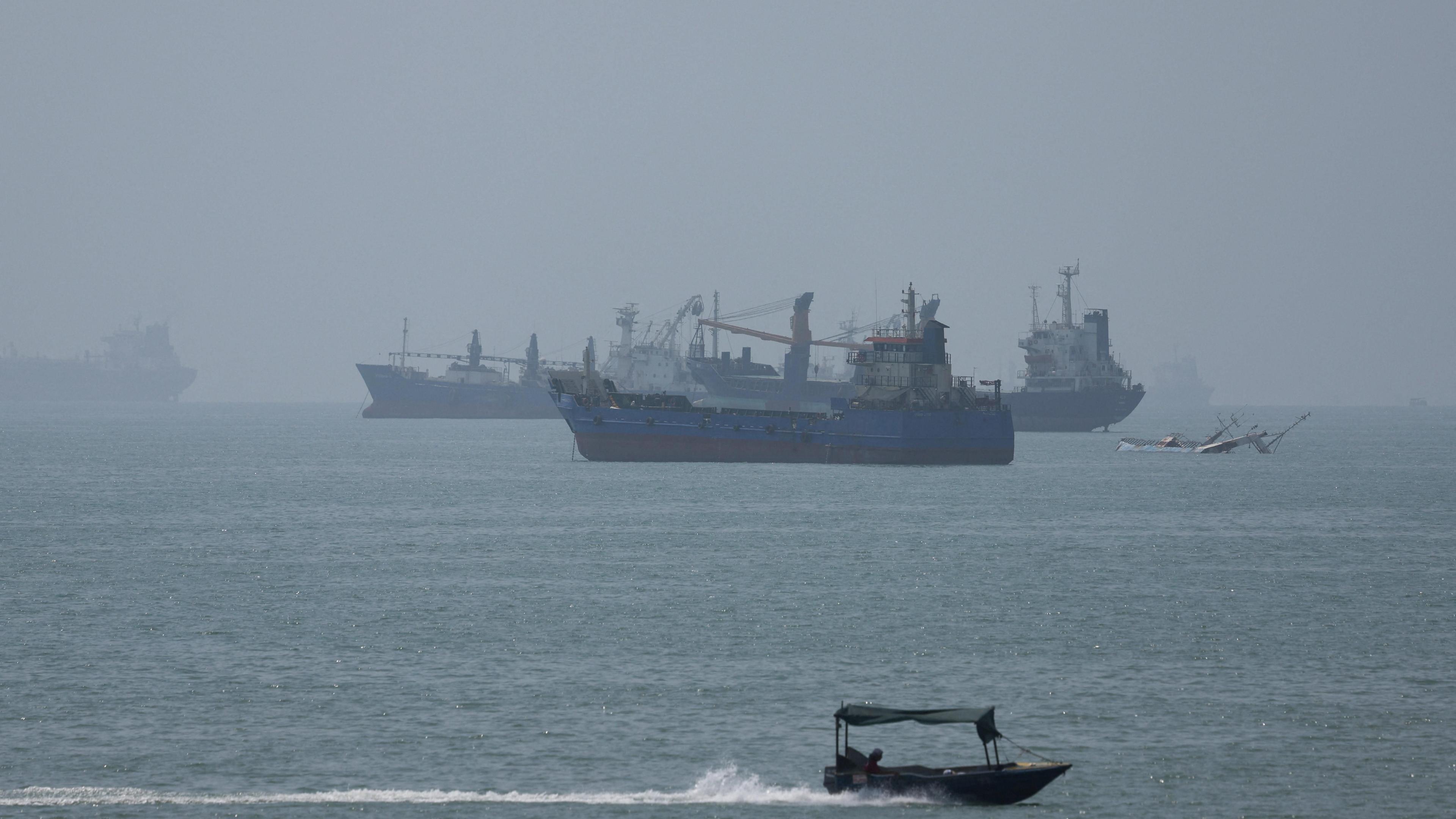 US strikes on Iran’s Larak Island spark retaliatory blows