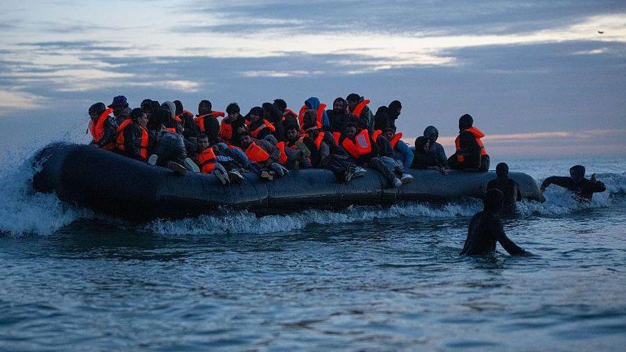 UK scrubs "one in, one out" migrant scheme with France after low uptake