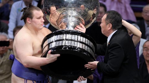 Ukrainian Wrestler Aonishiki Becomes Sumptuous Sumo Champion in Japan