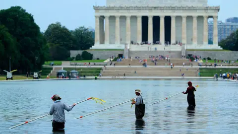 Former Olympian Accused of Vandalizing Washington’s Reflecting Pool: Hearn Denies Charge