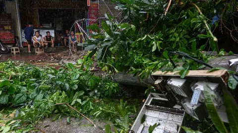 Typhoon Bualoi Strikes Vietnam, Claiming Lives and Causing Devastation