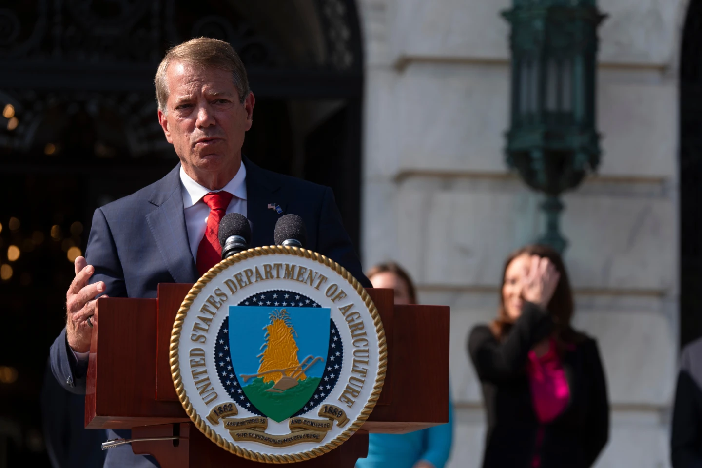 Redistricting Tensions Rise as Parties Scramble for Advantage Ahead of 2026 Elections