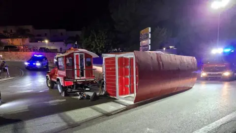 Tourist train overturns during Cártama tapas festival, injuring 17 people