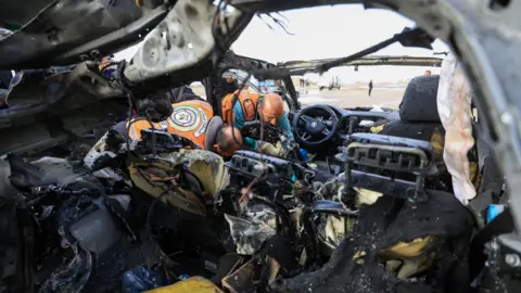 Israeli Airstrike Targets Senior Hamas Commander in Gaza, Resulting in Civilian Casualties