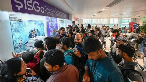 Crisis at IndiGo: Hundreds of Flights Canceled, Thousands of Passengers Stranded