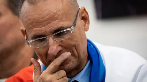 Cuban Dissident José Daniel Ferrer Arrives in Miami After Jail Release