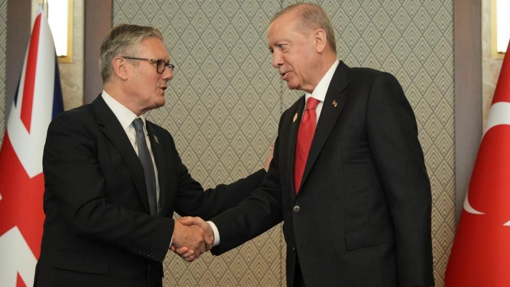 Turkish President Gifts Sir Keir Starmer a Revolver at NATO Summit