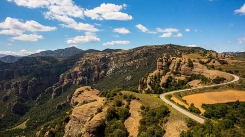British paragliding pilot dies after crash in Catalonia