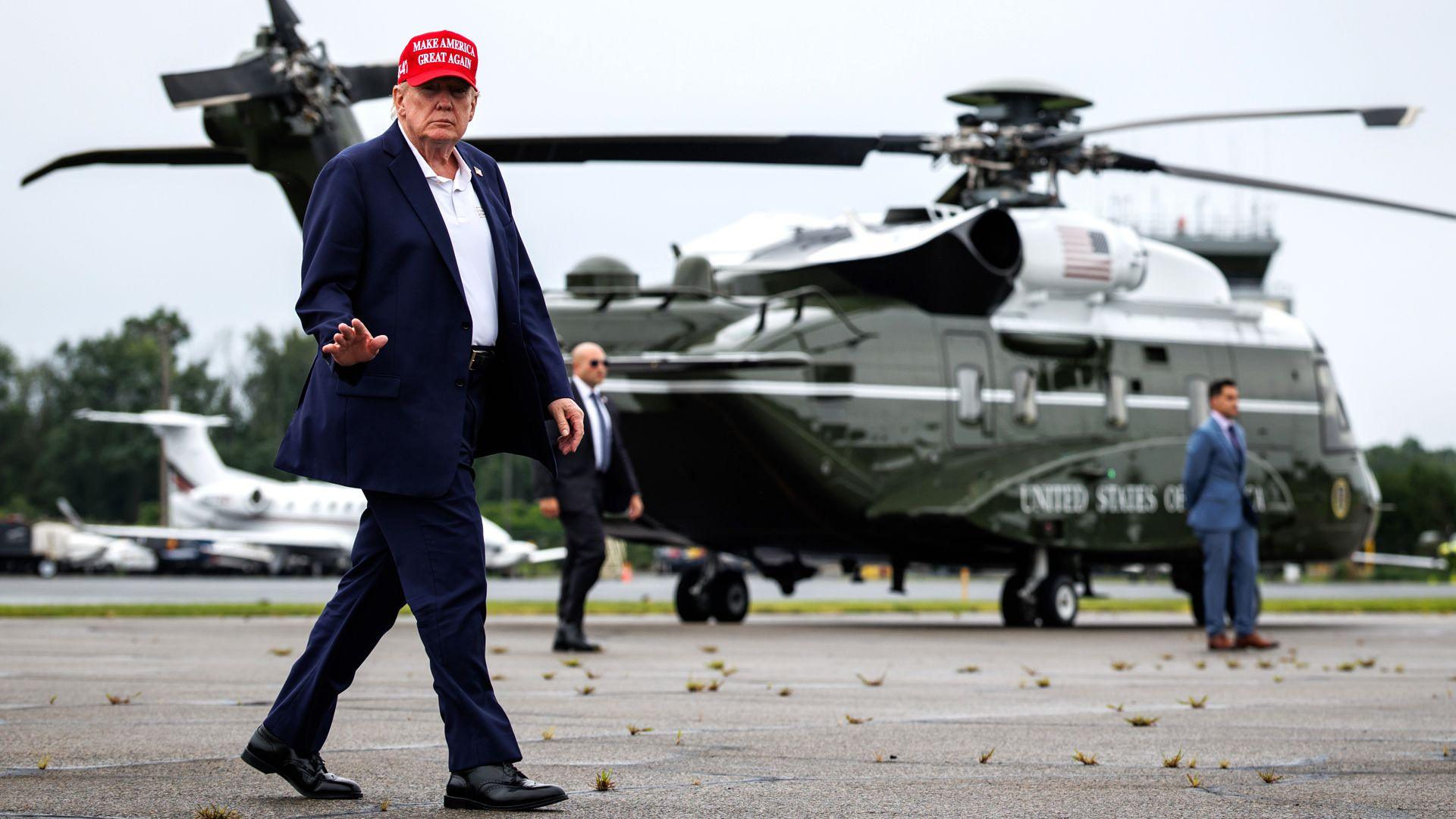 Trump Warns Oman of Military Strike Amid Iran Deal Talks