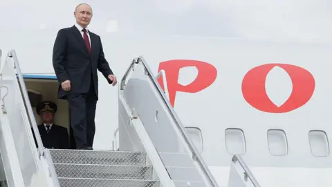 Navigating Airspace: Will Putin's 'Flying Kremlin' Reach Budapest?
