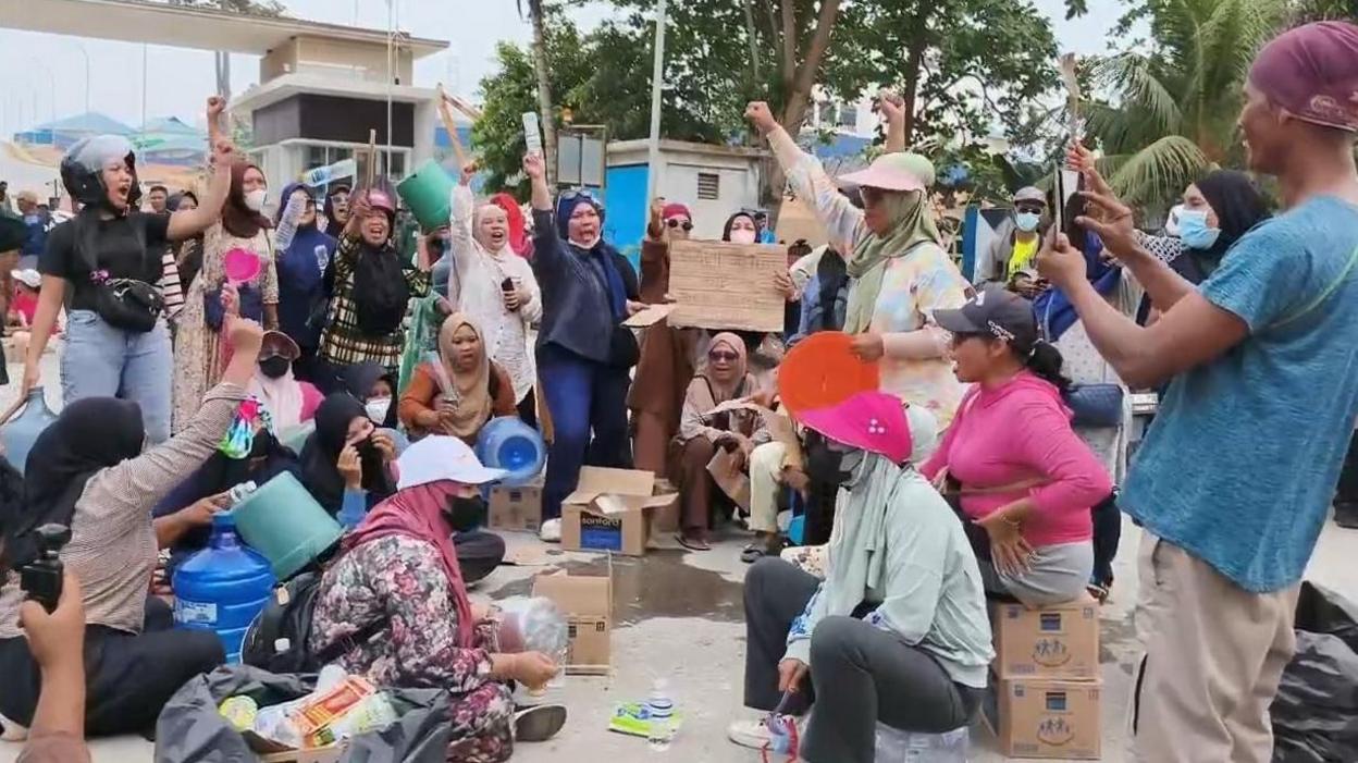 Residents protest outside data centre