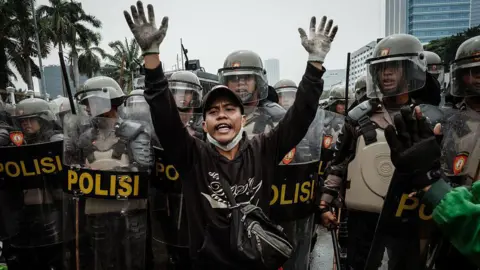 Controversial Recess Allowance Increase for Indonesian Lawmakers Sparks Public Outrage