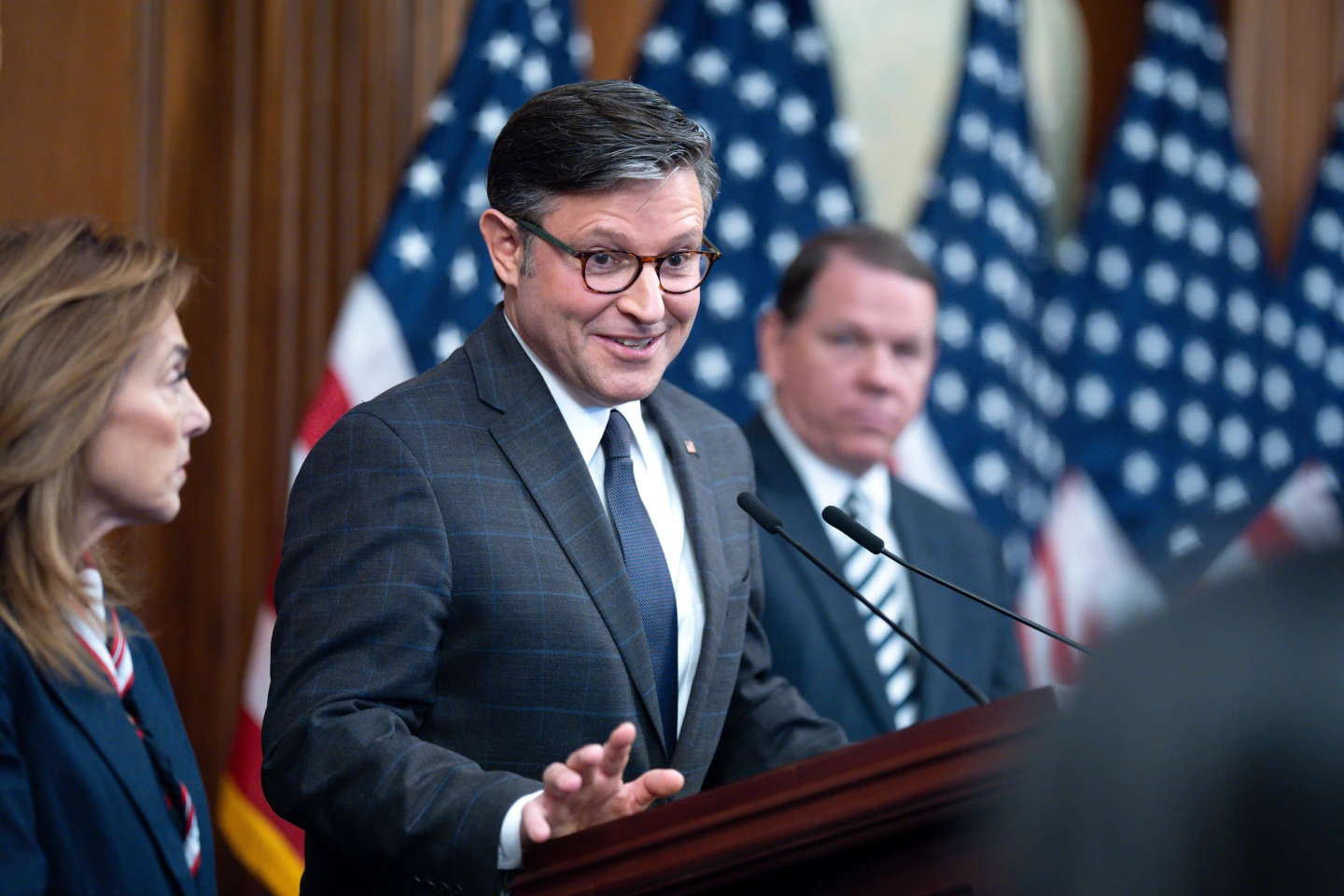 Senate Rejects Bills to Pay Federal Workers Amid Ongoing Government Shutdown
