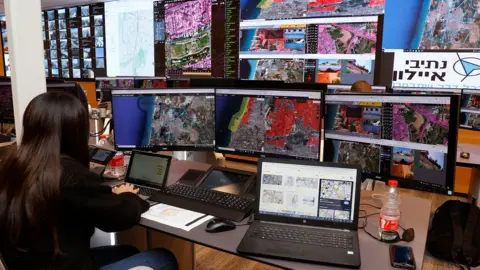 Navigating Turbulent Skies: How Air Traffic Controllers Maintain Safety During Warfare