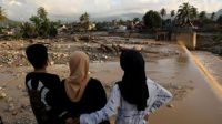 Cyclone Senyar wreaks havoc in Indonesia, with over 440 reported dead and hundreds missing amid widespread devastation from flooding.