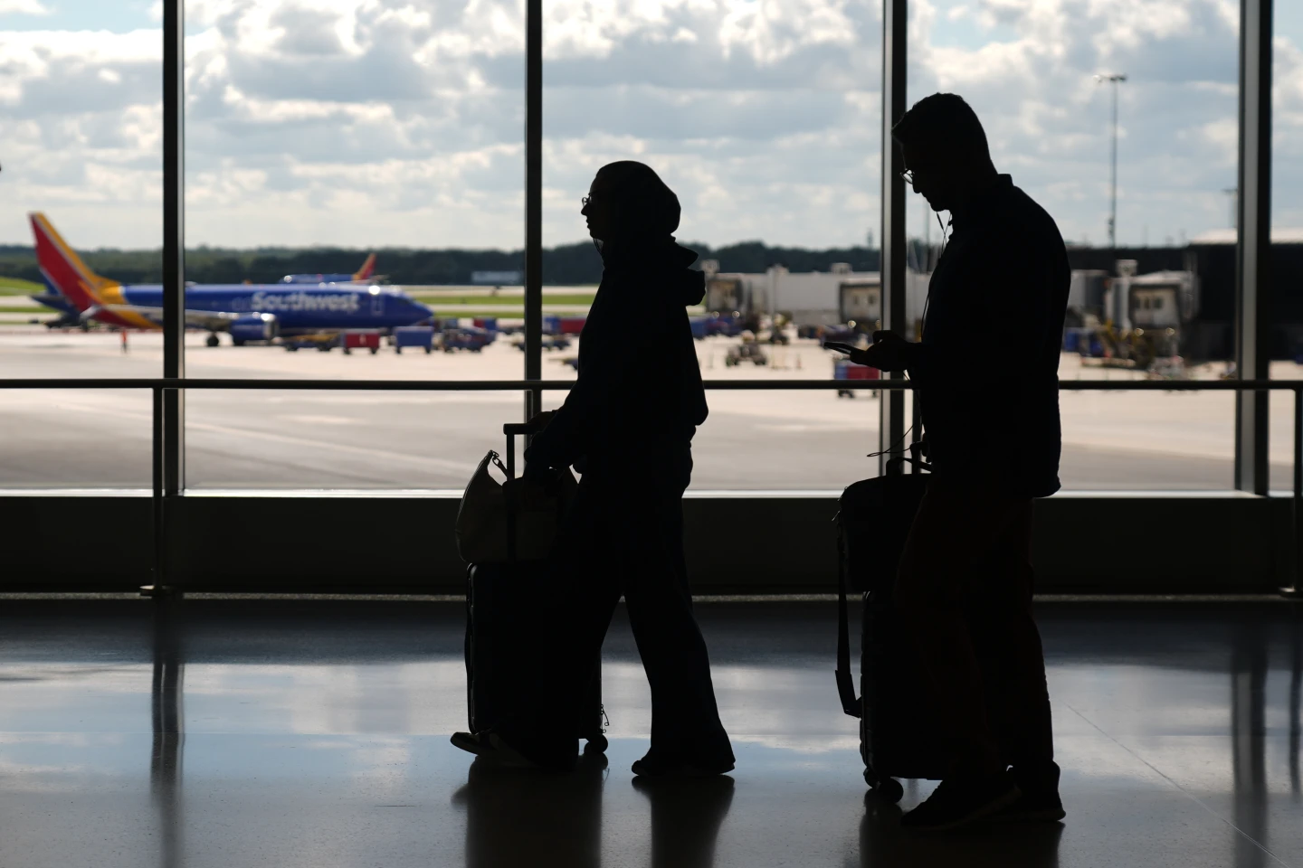 Impact of U.S. Government Shutdown on Aviation: Controller Shortages and Flight Delays