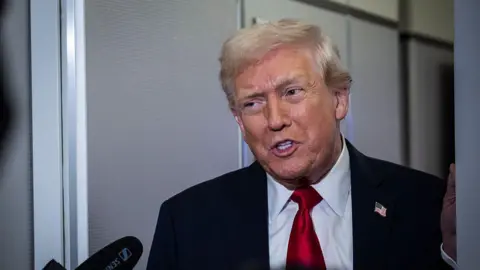 Trump Stands by Envoy Witkoff Amid Controversial Russia Calls