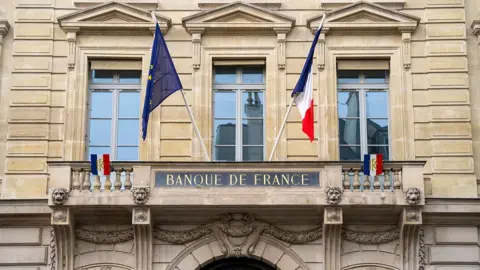 Louvre Moves Priceless Jewels to Bank of France Vault After Daring Heist