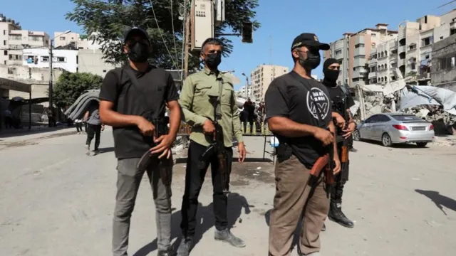 Hamas Mobilizes Forces Amid Escalating Internal Tensions in Gaza