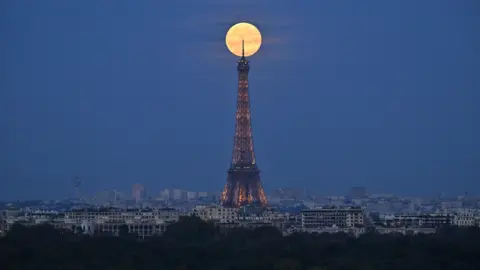 Global Skies Illuminate: The Dazzling Supermoon of October 2025