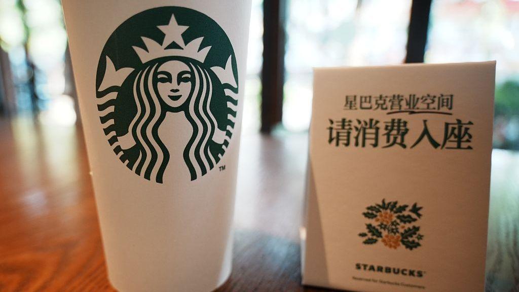 Purchase‑to‑Sit sign in a Starbucks Hong Kongstore