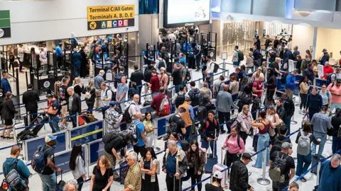 Disruptions in Air Travel Continue Amid Prolonged US Government Shutdown