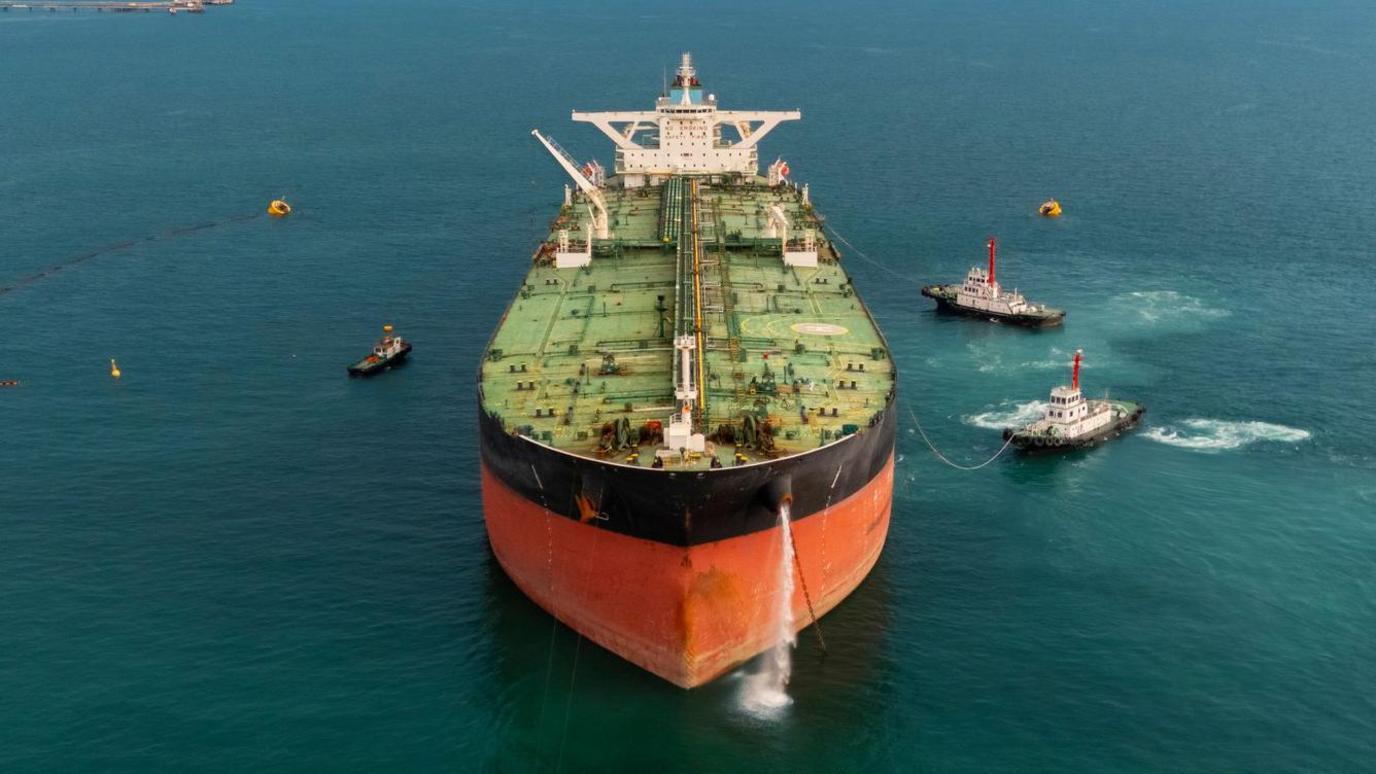Oil Shipping Routes in Middle East Face Rising Threats Amid Iran‑US Tensions