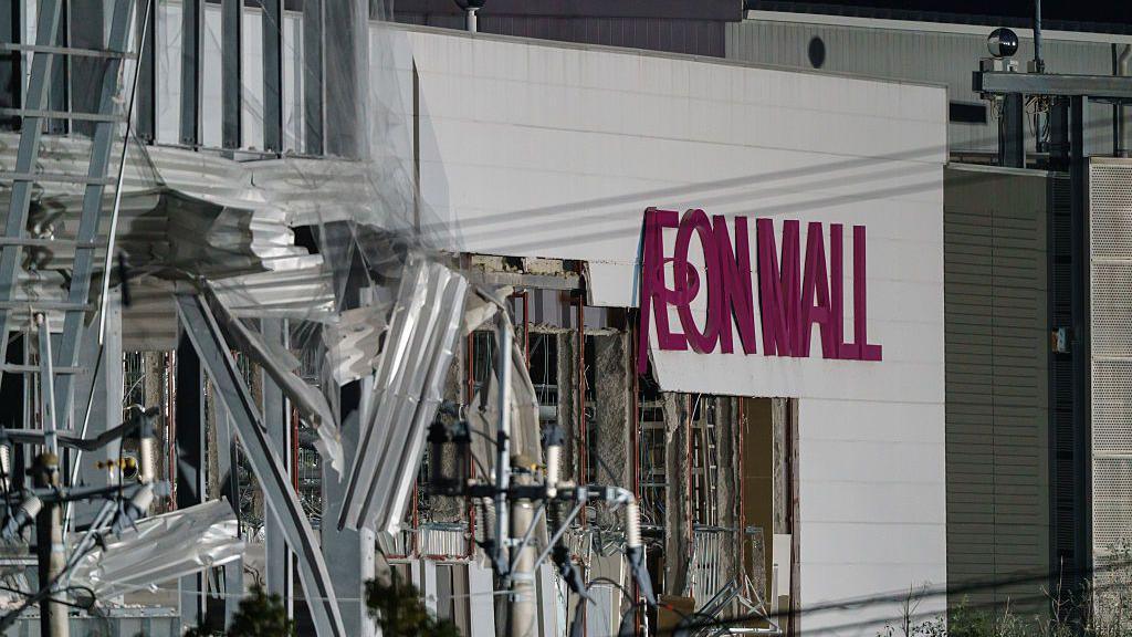 Two Workers Killed After Re-Entering Quake-Hit Mall on Boss's Order