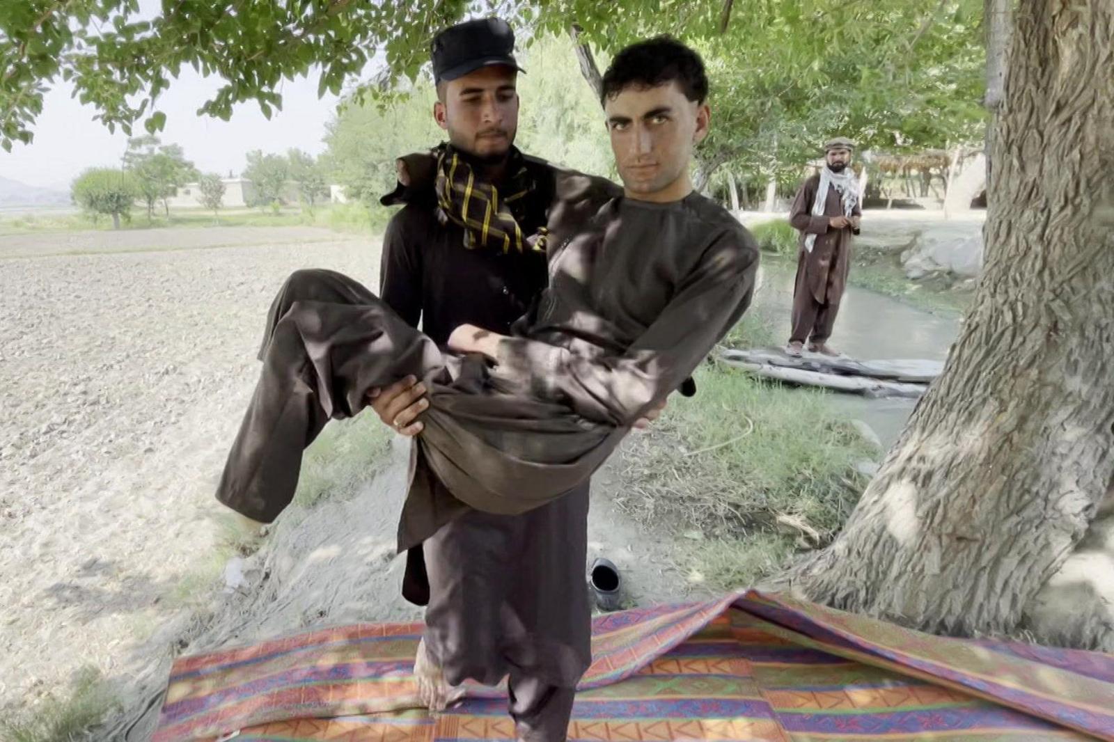 Afghan Migrants Claim Turkish Border Guards Used Iron Rods, Leading to Frostbite and Amputations