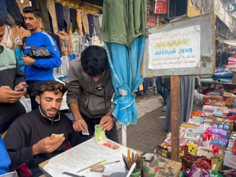 The Emergence of Banknote Repairing in Gaza: A Survivor's Craft