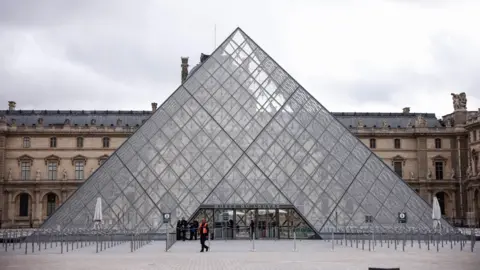 Water Intrusion Affects Hundreds of Books at the Louvre Museum