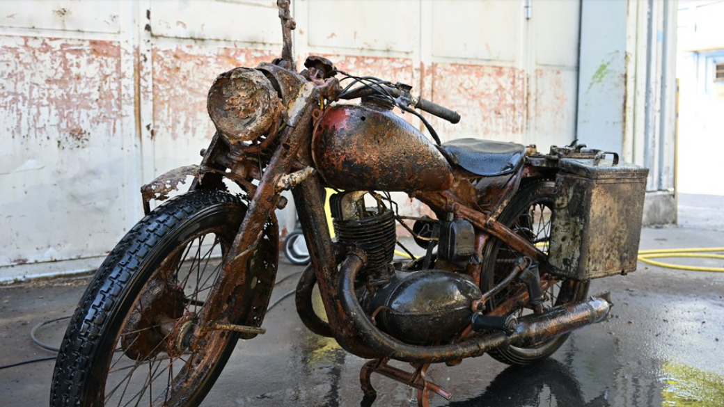 Drought Exposes WWII Soldiers’ Remains and Motorcycle in Budapest’s Danube