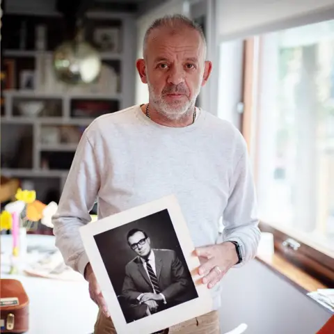 A Suitcase Uncovers a Jewish Legacy: The Eisner Family's Hidden Fortune