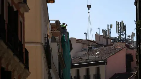 Tragedy Strikes in Madrid: Four Dead Following Building Collapse