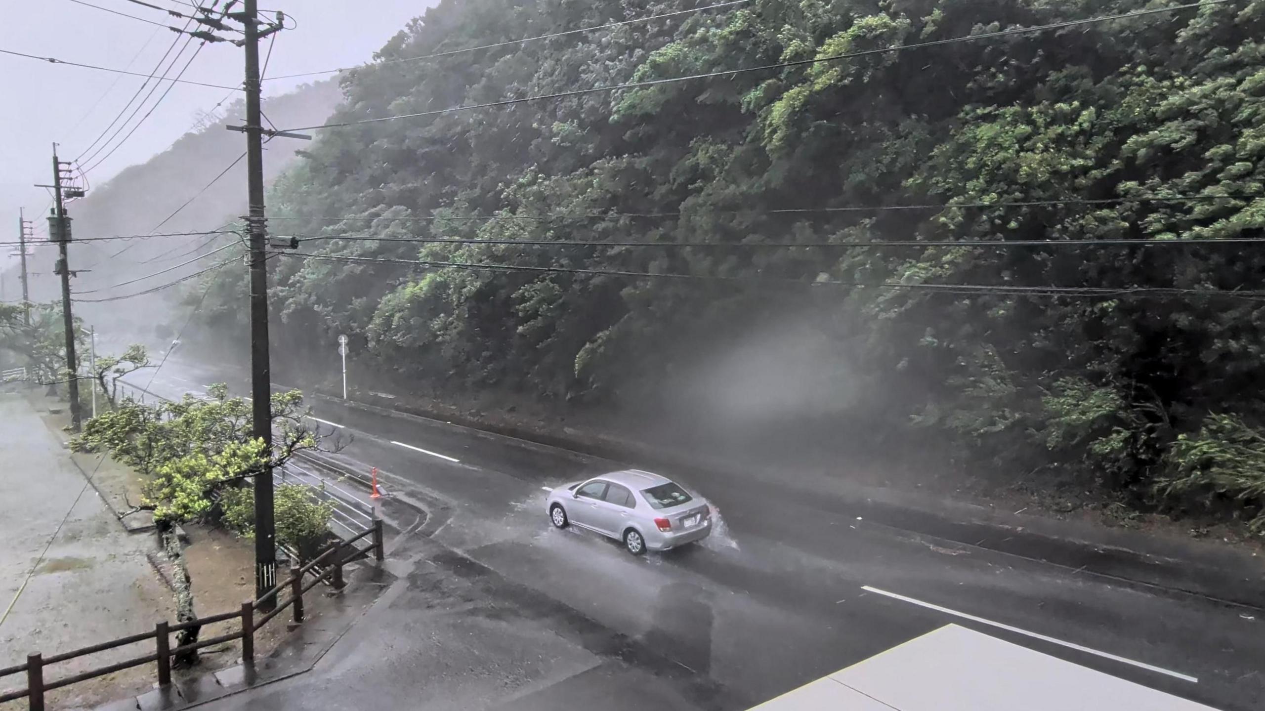 Typhoon Dolphin Strikes Okinawa, Heads Toward China’s East Coast