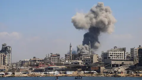 Intensifying Conflict in Gaza: UN Official Describes 'Cataclysmic' Conditions as Israeli Forces Advance