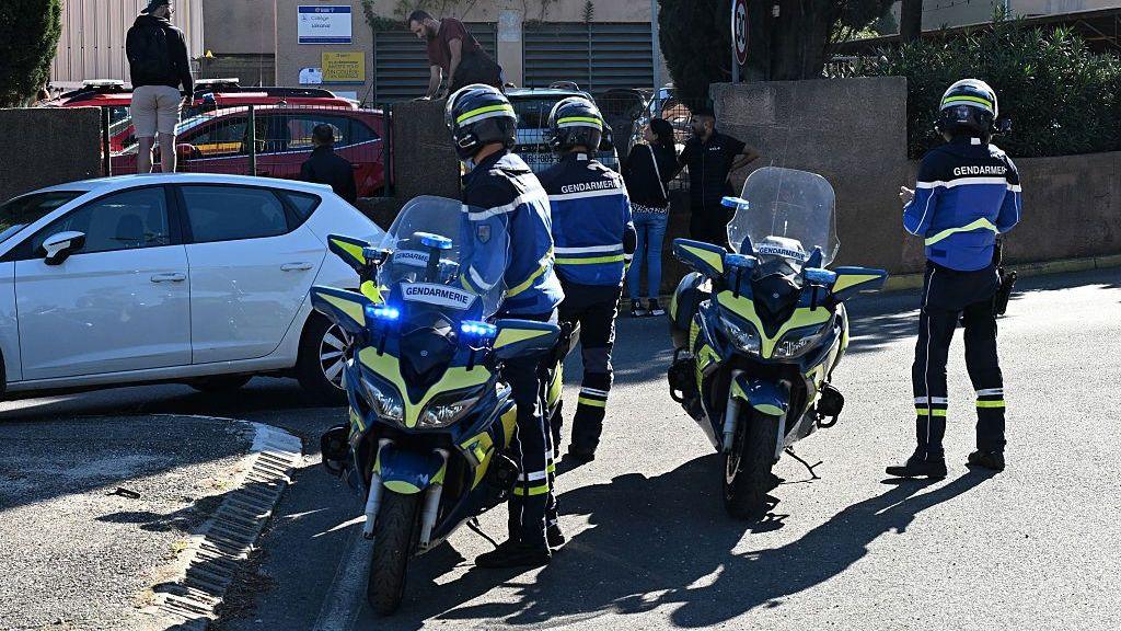 Police arrive at Lakanal middle school