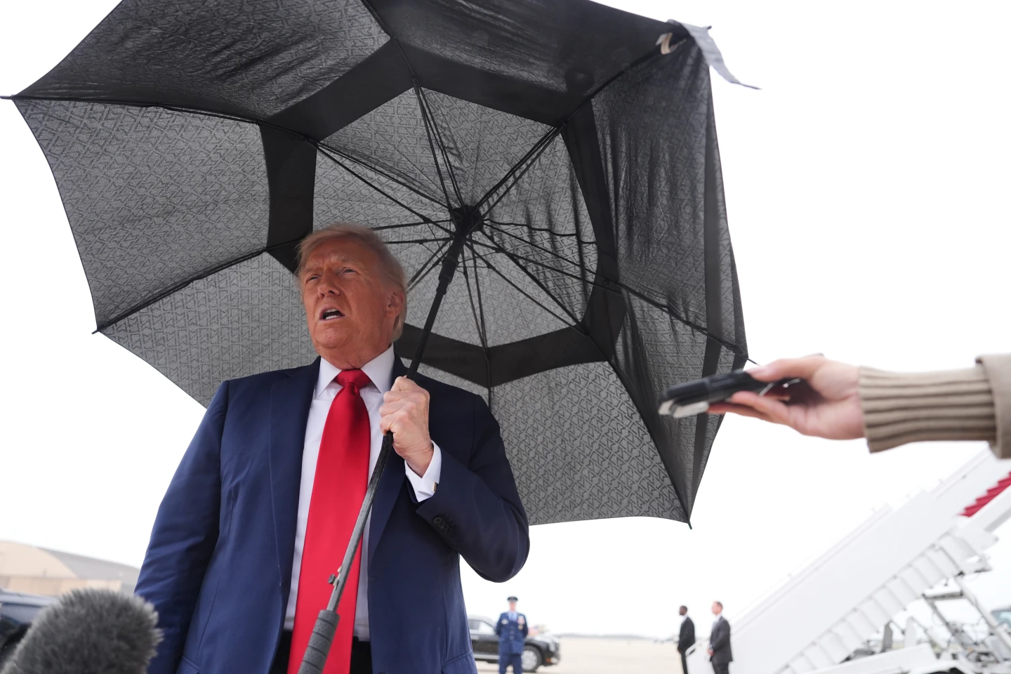Trump Threatens to Send Tomahawk Missiles to Ukraine if Russia Doesn't Settle War