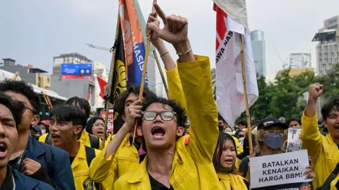 Jakarta Students Protest Over Free Meals Program and Rising Fuel Costs