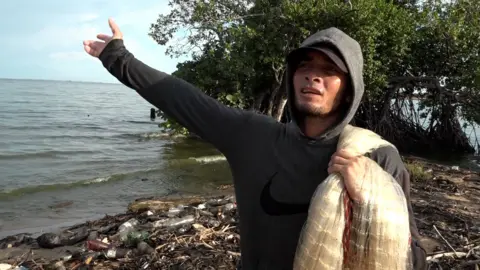 Venezuelan Fishermen Face Unprecedented Fears Amid US Military Strikes